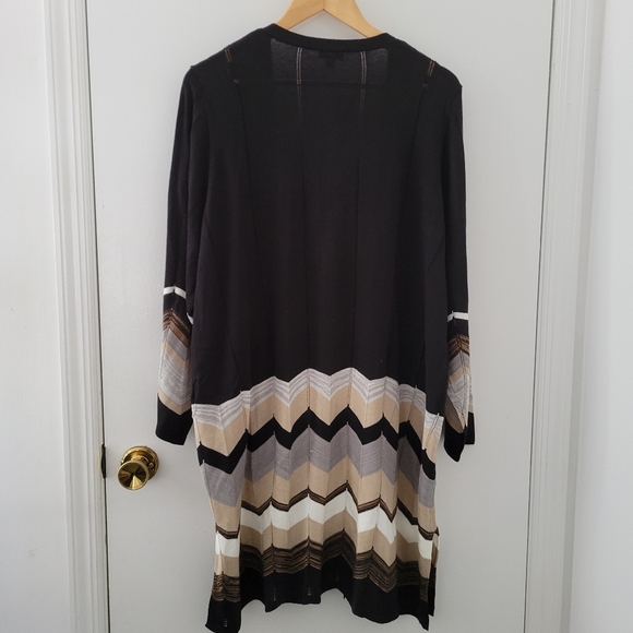 Avenue || (18/20) Black Tan Gray Chevron Open Front Sweater Cardigan - Picture 2 of 7
